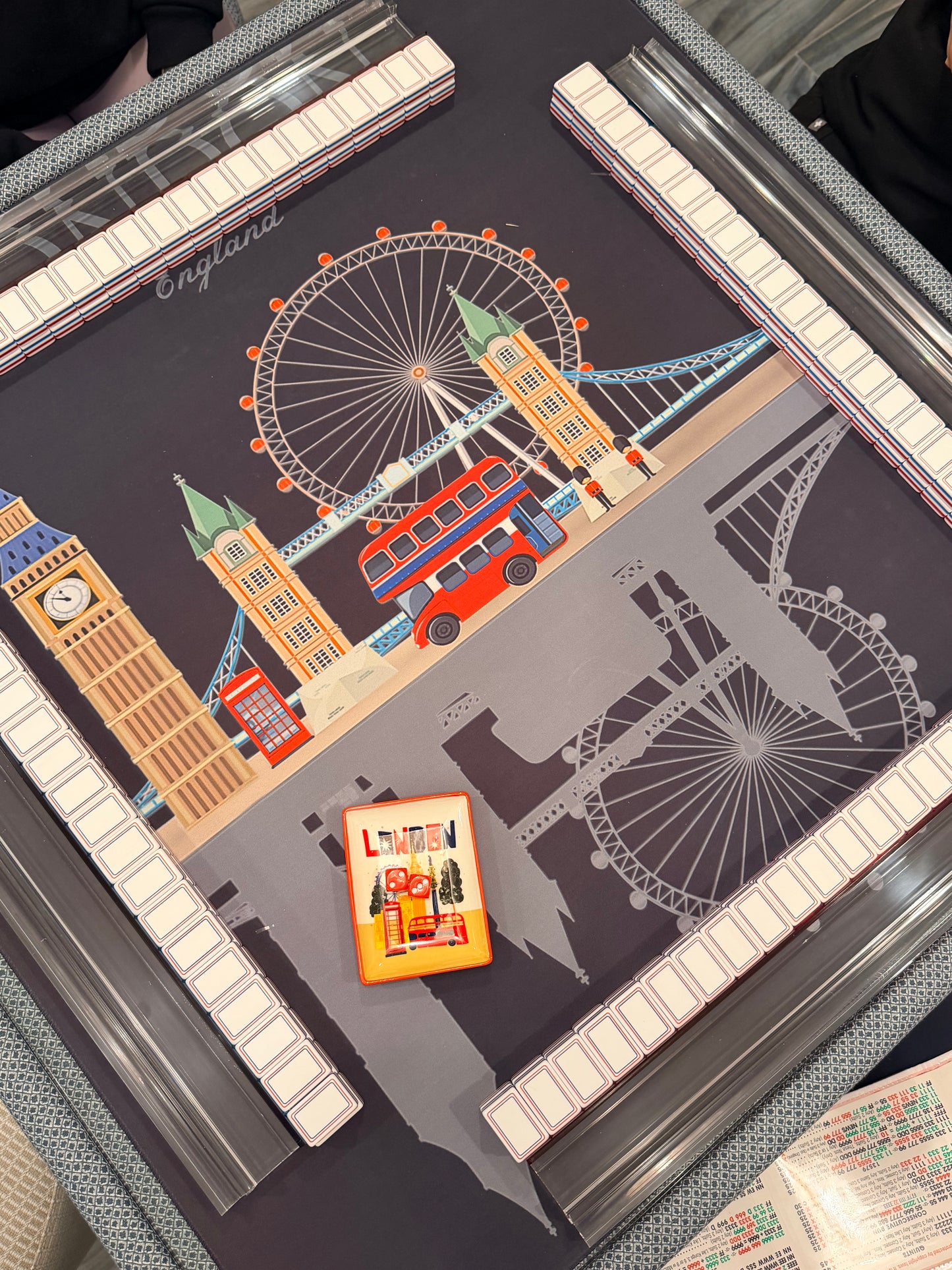 London-inspired mahjong tile set